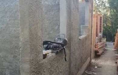 Imagem: A casa possui 2 Dormitórios, 1 Banheiro, 1 Vaga na garagem