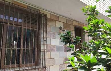 Imagem: A casa possui 3 Dormitórios, 5 Banheiros, 2 Vagas na garagem