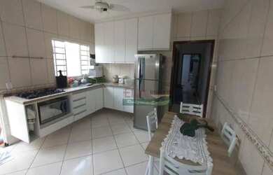 Imagem: A casa possui 3 Dormitórios, 1 Banheiro e 100m² de Área e