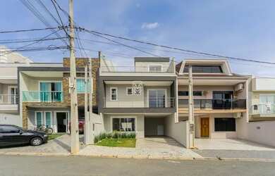 Imagem: A casa em condomínio possui 3 Dormitórios, 1 Banheiro, 2 Vagas