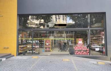 Imagem: O depósito possui 5 Vagas na garagem, 200m² de Área e está