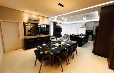 Imagem: A casa em condomínio possui 3 Dormitórios, 4 Banheiros, 4