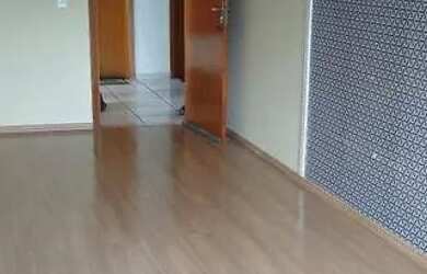 Imagem: O apartamento possui 3 Dormitórios, 1 Banheiro, 1 Vaga na garagem