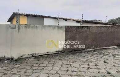 Imagem: A casa possui 3 Dormitórios, 3 Banheiros, 4 Vagas na garagem