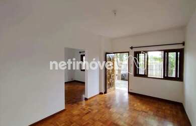 Imagem: A casa possui 2 Dormitórios, 1 Banheiro, 4 Vagas na garagem