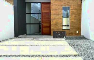 Imagem: A casa possui 3 Dormitórios, 2 Banheiros, 2 Vagas na garagem