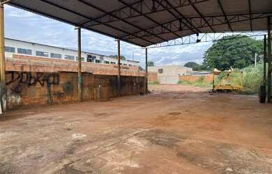 Imagem: A casa possui 1 Dormitório, 2 Banheiros, 5 Vagas na garagem