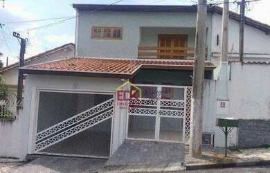 Imagem: A casa possui 3 Dormitórios, 2 Banheiros, 2 Vagas na garagem