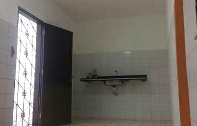 Imagem: A casa possui 4 Dormitórios, 2 Banheiros, 1 Vaga na garagem