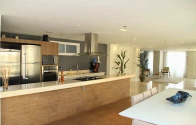 Imagem: O apartamento possui 4 Dormitórios, 4 Banheiros, 2 Vagas na