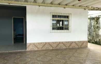 Imagem: A casa possui 2 Dormitórios, 2 Banheiros, 3 Vagas na garagem