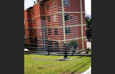 Imagem 13: Bom apartamento no centro do bairro, vazio, 2 quartos com garagem. Freguesia...