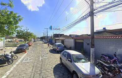 Imagem: A casa possui 4 Dormitórios, 4 Banheiros, 2 Vagas na garagem