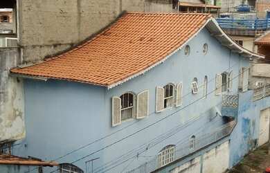 Imagem: A casa possui 3 Dormitórios, 3 Banheiros, 3 Vagas na garagem