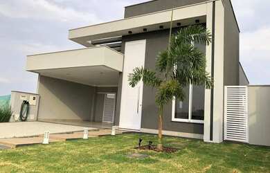 Imagem: A casa em condomínio possui 3 Dormitórios, 1 Banheiro, 4 Vagas