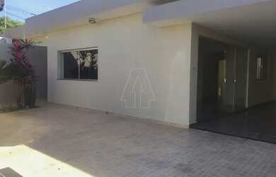 Imagem: A casa possui 3 Dormitórios, 3 Banheiros, 3 Vagas na garagem