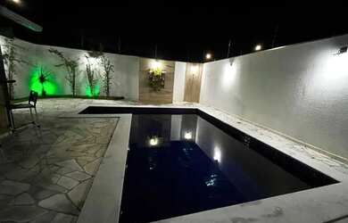 Imagem: A casa possui 2 Dormitórios, 1 Banheiro, 2 Vagas na garagem