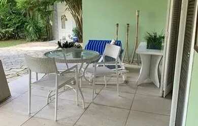 Imagem: A casa em condomínio possui 5 Dormitórios, 1 Banheiro, 3 Vagas