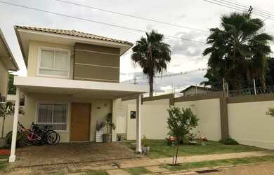 Imagem: A casa em condomínio possui 3 Dormitórios, 3 Banheiros, 2