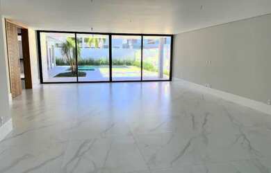 Imagem: A casa em condomínio possui 5 Dormitórios, 5 Banheiros, 4