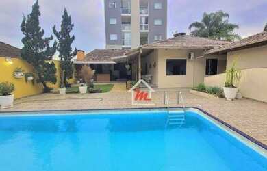 Imagem: A casa possui 3 Dormitórios, 2 Banheiros, 2 Vagas na garagem