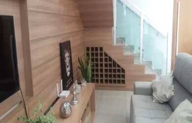 Imagem: A casa possui 3 Dormitórios, 3 Banheiros, 3 Vagas na garagem