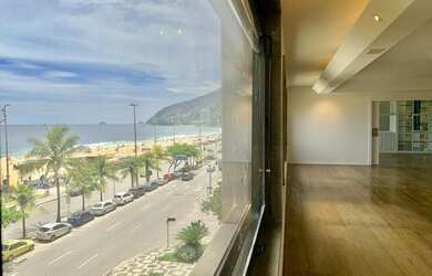 Imagem: O apartamento possui 5 Dormitórios, 5 Banheiros, 3 Vagas na