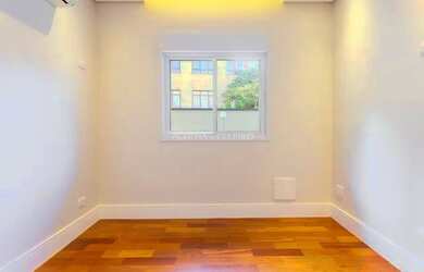 Imagem: A casa à venda possui 3 Dormitórios, 4 Banheiros, 3 Vagas