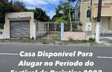 Imagem: A casa possui 3 Dormitórios, 3 Banheiros, 3 Vagas na garagem