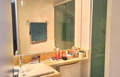 Imagem: O apartamento possui 2 Dormitórios, 1 Banheiro, 1 Vaga na garagem