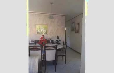 Imagem: A casa possui 3 Dormitórios, 2 Banheiros, 2 Vagas na garagem