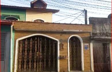 Imagem: A casa possui 3 Dormitórios, 5 Banheiros, 2 Vagas na garagem