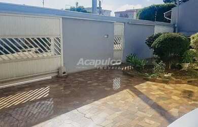 Imagem: A casa possui 3 Dormitórios, 3 Banheiros, 5 Vagas na garagem