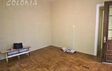 Imagem: A casa possui 2 Dormitórios, 1 Banheiro, 3 Vagas na garagem