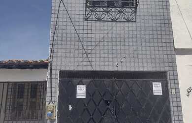 Imagem: A casa possui 3 Dormitórios, 3 Banheiros, 1 Vaga na garagem