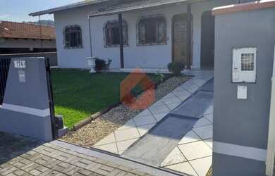 Imagem: A casa à venda possui 3 Dormitórios, 1 Banheiro e 350m² de