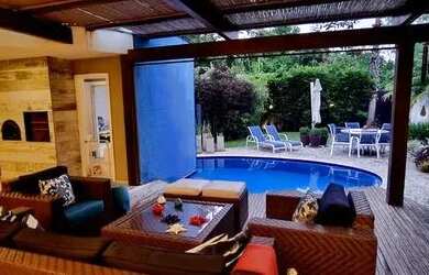 Imagem: A casa em condomínio possui 4 Dormitórios, 3 Banheiros, 2