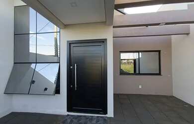 Imagem: A casa possui 2 Dormitórios, 2 Banheiros, 2 Vagas na garagem