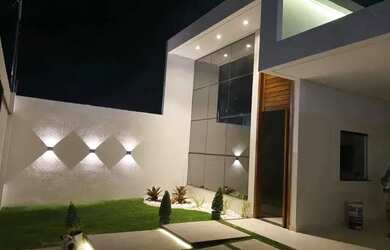 Imagem: A casa possui 3 Dormitórios, 2 Banheiros, 4 Vagas na garagem