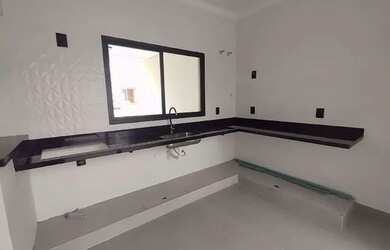 Imagem: A casa em condomínio à venda possui 3 Dormitórios, 2 Banheiros