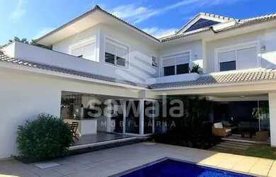 Imagem: A casa em condomínio possui 4 Dormitórios, 5 Banheiros, 2