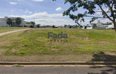 Imagem: O terreno possui 737m² de Área e está localizado em Porto