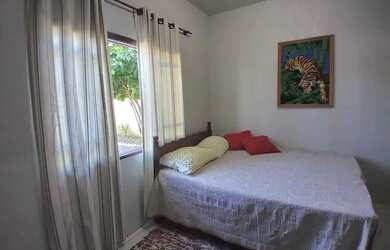 Imagem: A casa possui 3 Dormitórios, 2 Banheiros, 3 Vagas na garagem