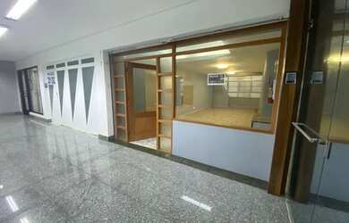 Imagem: O depósito possui 1 Vaga na garagem e 73m² de Área e está