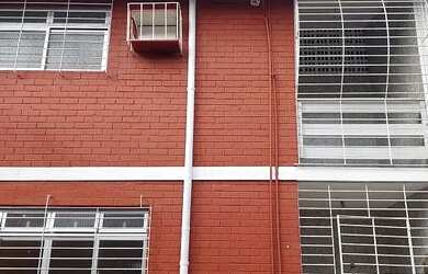 Imagem: A casa possui 4 Dormitórios, 2 Banheiros, 1 Vaga na garagem