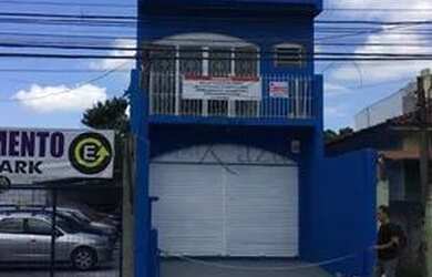 Imagem: O depósito possui 2 Vagas na garagem, 250m² de Área e está