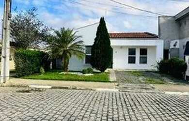 Imagem: A casa em condomínio possui 3 Dormitórios, 2 Banheiros, 3