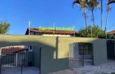 Imagem: A casa possui 2 Dormitórios, 1 Banheiro, 5 Vagas na garagem