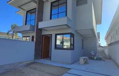 Imagem: A casa possui 3 Dormitórios, 3 Banheiros, 2 Vagas na garagem