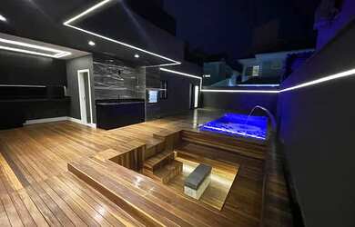 Imagem: A casa em condomínio possui 5 Dormitórios, 5 Banheiros, 5